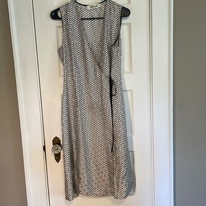 DVF Simple and elegant dot pattern wrap dress with button and tie closure